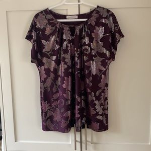 Hamilton Plum coloured top with shiny leafs size M 96%polyester 4%spandex.